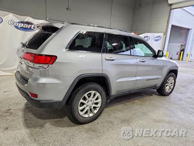 Trzecie zdjęcie samochodu z tyłu: 2021 JEEP GRAND CHEROKEE LAREDO VIN:1C4RJFAG4MC646911 - miniatura