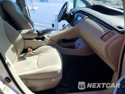 Zdjęcie 7 z 13 samochodu: 2013 TOYOTA PRIUS THREE VIN:JTDKN3DUXD5681205 - miniatura