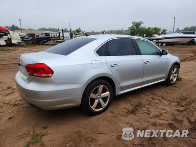 Trzecie zdjęcie samochodu z tyłu: 2013 VOLKSWAGEN PASSAT SE VIN:1VWBP7A35DC088096 - miniatura