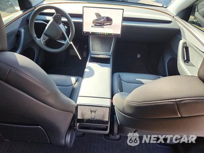 Zdjęcie 8 z 12 samochodu: 2026 TESLA MODEL Y VIN:7SAYGDEE3TF446596 - miniatura