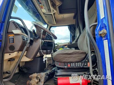 Zdjęcie 7 z 14 samochodu: 2016 VOLVO VNL SEMI TRUCK VIN:4V4NC9EH9GN929363 - miniatura