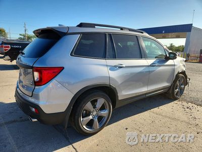Trzecie zdjęcie samochodu z tyłu: 2021 HONDA PASSPORT TOURING VIN:5FNYF8H98MB023214 - miniatura