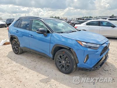 Czwarte zdjęcie samochodu z boku: 2024 TOYOTA RAV4 XSE VIN:4T3E6RFV9RU141170 - miniatura