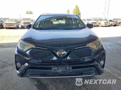 Piąte zdjęcie samochodu w środku: 2018 TOYOTA RAV4 XLE VIN:2T3RFREV2JW785732 - miniatura