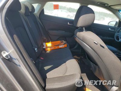 Zdjęcie 10 z 12 samochodu: 2016 KIA OPTIMA LX VIN:5XXGT4L32GG071910 - miniatura