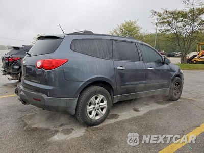 Trzecie zdjęcie samochodu z tyłu: 2012 CHEVROLET TRAVERSE LS VIN:1GNKRFED3CJ240145 - miniatura