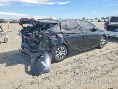 Trzecie zdjęcie samochodu z tyłu: 2021 TOYOTA PRIUS PRIME LE VIN:JTDKAMFP3M3179057 - miniatura