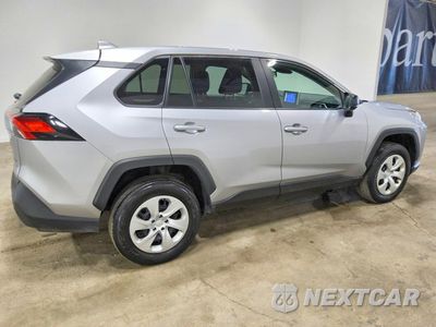 Trzecie zdjęcie samochodu z tyłu: 2024 TOYOTA RAV4 LE VIN:2T3F1RFV8RC466462 - miniatura