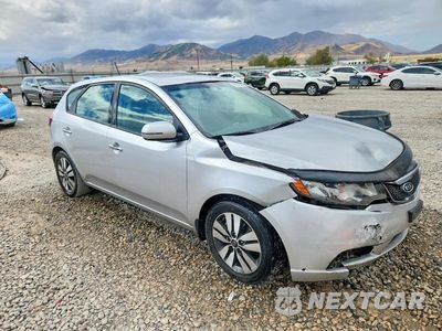 Czwarte zdjęcie samochodu z boku: 2013 KIA FORTE5 EX VIN:KNAFU5A20D5656555 - miniatura