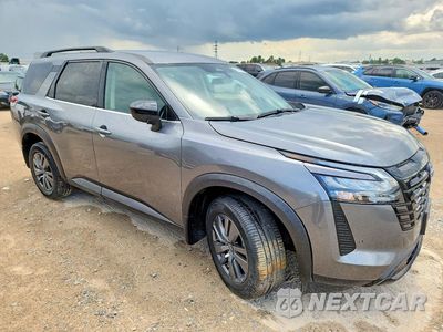 Czwarte zdjęcie samochodu z boku: 2026 NISSAN PATHFINDER SV VIN:5N1DR3BS5TC236245 - miniatura
