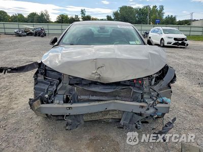 Piąte zdjęcie samochodu w środku: 2017 CHEVROLET IMPALA LT VIN:2G1105S38H9188706 - miniatura