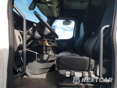 Zdjęcie 7 z 14 samochodu: 2019 FREIGHTLINER CASCADIA 1 - TRUCK CAB AND CHASSIS VIN:3AKJHHDR2KSKL4272 - miniatura