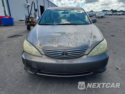 Piąte zdjęcie samochodu w środku: 2005 TOYOTA CAMRY LE VIN:4T1BE32K75U502235 - miniatura