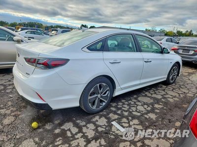Trzecie zdjęcie samochodu z tyłu: 2019 HYUNDAI SONATA PLUG-IN HYBRID VIN:KMHE14L20KA094137 - miniatura