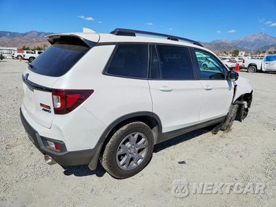 Trzecie zdjęcie samochodu z tyłu: 2025 HONDA PASSPORT TRAIL SPORT VIN:5FNYF8H60SB015000 - miniatura