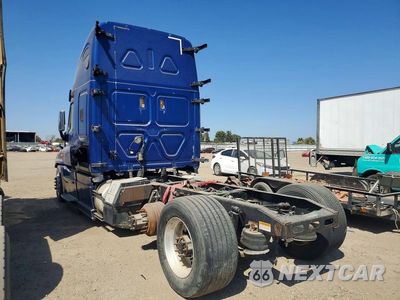 Drugie zdjęcie samochodu z przodu: 2014 FREIGHTLINER CASCADIA TRUCK CAB AND CHASSIS VIN:3AKJGLDV7ESFL8028 - miniatura