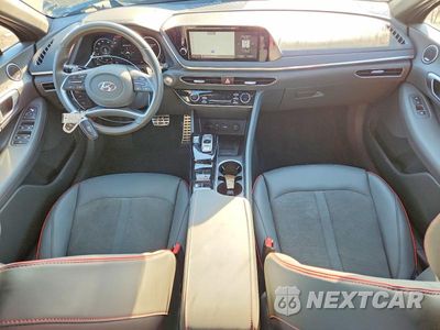 Zdjęcie 8 z 12 samochodu: 2021 HYUNDAI SONATA SEL PLUS VIN:5NPEJ4J27MH101118 - miniatura