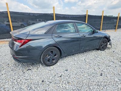 Trzecie zdjęcie samochodu z tyłu: 2023 HYUNDAI ELANTRA SEL VIN:5NPLM4AG8PH104902 - miniatura