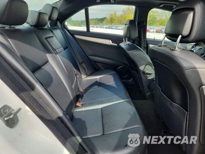 Zdjęcie 10 z 12 samochodu: 2013 MERCEDES-BENZ C 250 VIN:WDDGF4HB7DR273003 - miniatura
