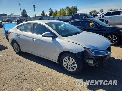 Czwarte zdjęcie samochodu z boku: 2019 HYUNDAI ELANTRA SE VIN:KMHD74LF3KU855626 - miniatura