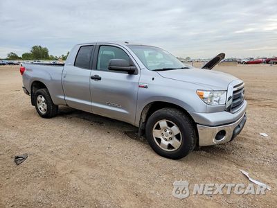 Czwarte zdjęcie samochodu z boku: 2010 TOYOTA TUNDRA DOUBLE CAB SR5 VIN:5TFUW5F10AX135811 - miniatura