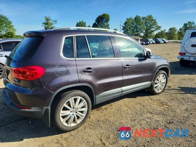 Trzecie zdjęcie samochodu z tyłu: 2016 VOLKSWAGEN TIGUAN S VIN:WVGBV7AX8GW607815 - miniatura