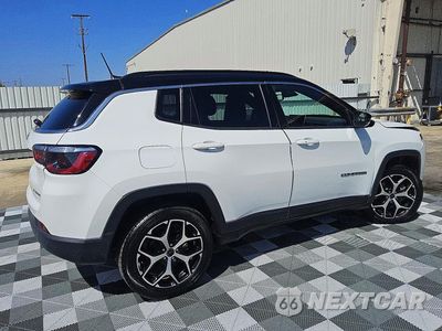 Trzecie zdjęcie samochodu z tyłu: 2025 JEEP COMPASS LIMITED VIN:3C4NJDCN3ST510818 - miniatura