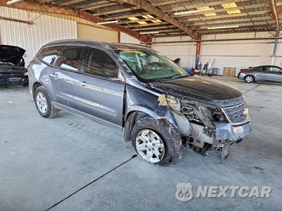 Czwarte zdjęcie samochodu z boku: 2014 CHEVROLET TRAVERSE LS VIN:1GNKRFKDXEJ286532 - miniatura