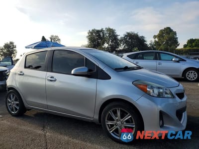 Czwarte zdjęcie samochodu z boku: 2012 TOYOTA YARIS VIN:JTDKTUD35CD528982 - miniatura