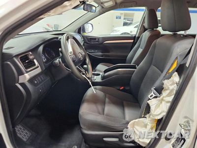 Zdjęcie 7 z 13 samochodu: 2019 TOYOTA HIGHLANDER LE VIN:5TDBZRFH0KS707986 - miniatura