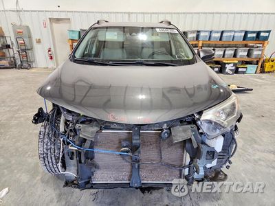 Piąte zdjęcie samochodu w środku: 2017 TOYOTA RAV4 XLE VIN:JTMRFREV4HD218087 - miniatura