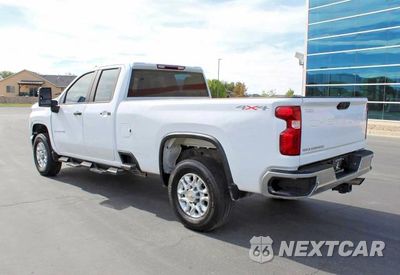 Czwarte zdjęcie samochodu z boku: 2022 CHEVROLET SILVERADO K2500 HEAVY DUTY VIN:1GC2YLE78NF295958 - miniatura