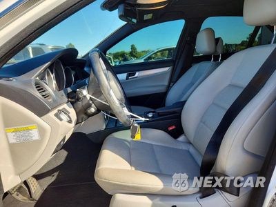 Zdjęcie 7 z 12 samochodu: 2013 MERCEDES-BENZ C 250 VIN:WDDGF4HB5DA747481 - miniatura