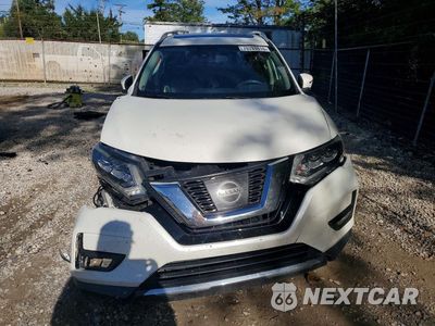 Piąte zdjęcie samochodu w środku: 2017 NISSAN ROGUE SL VIN:5N1AT2MV9HC884863 - miniatura