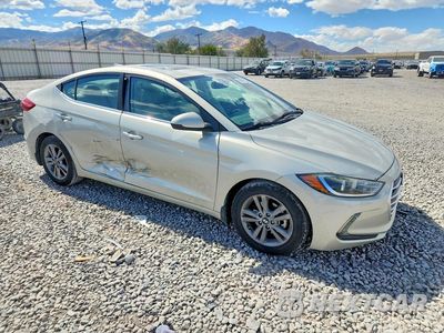 Czwarte zdjęcie samochodu z boku: 2017 HYUNDAI ELANTRA VALUE EDITION VIN:5NPD84LF2HH164771 - miniatura