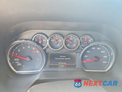 Zdjęcie 9 z 13 samochodu: 2021 CHEVROLET SUBURBAN C1500 LS VIN:1GNSCBKD8MR372173 - miniatura