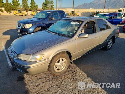 1999 TOYOTA CAMRY LE JT2BG28K9X0282678 - główne zdjęcie licytacji z USA - miniatura