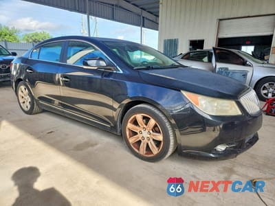 Czwarte zdjęcie samochodu z boku: 2010 BUICK LACROSSE CXL VIN:1G4GC5EG6AF318725 - miniatura