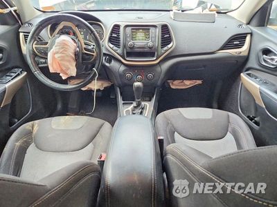 Zdjęcie 8 z 12 samochodu: 2018 JEEP CHEROKEE LATITUDE VIN:1C4PJLCB6JD542403 - miniatura