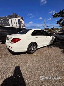 Trzecie zdjęcie samochodu z tyłu: 2017 MERCEDES-BENZ E 300 4MATIC VIN:WDDZF4KBXHA018352 - miniatura