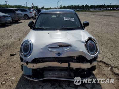 Piąte zdjęcie samochodu w środku: 2023 MINI COOPER S VIN:WMW53DK0XP2U08258 - miniatura