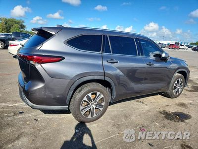 Trzecie zdjęcie samochodu z tyłu: 2020 TOYOTA HIGHLANDER XLE VIN:5TDGZRAH5LS023370 - miniatura