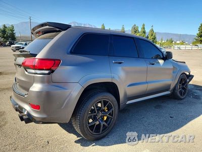 Trzecie zdjęcie samochodu z tyłu: 2018 JEEP GRAND CHEROKEE TRACKHAWK VIN:1C4RJFN94JC315091 - miniatura