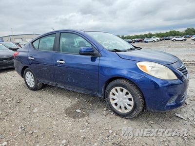 Czwarte zdjęcie samochodu z boku: 2012 NISSAN VERSA 1.6 S VIN:3N1CN7AP5CL856410 - miniatura