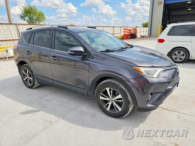 Czwarte zdjęcie samochodu z boku: 2017 TOYOTA RAV4 XLE VIN:JTMWFREV2HJ129185 - miniatura