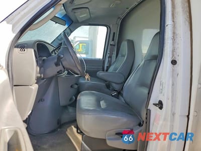 Zdjęcie 7 z 12 samochodu: 2004 FORD E350 BOX TRUCK VIN:1FDWE35L74HA70579 - miniatura