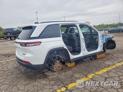 Trzecie zdjęcie samochodu z tyłu: 2025 JEEP GRAND CHEROKEE LIMITED VIN:1C4RJHBG9S8733083 - miniatura