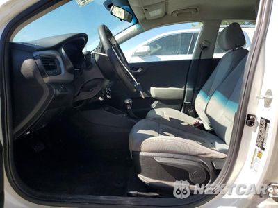 Zdjęcie 7 z 12 samochodu: 2018 KIA RIO LX VIN:3KPA24AB9JE051141 - miniatura