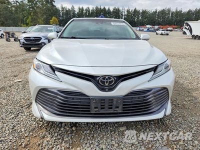 Piąte zdjęcie samochodu w środku: 2018 TOYOTA CAMRY XLE VIN:4T1B11HK8JU057814 - miniatura