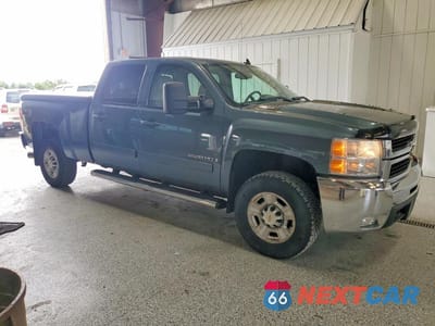 Czwarte zdjęcie samochodu z boku: 2007 CHEVROLET SILVERADO K2500 HEAVY DUTY VIN:1GCHK23687F520480 - miniatura